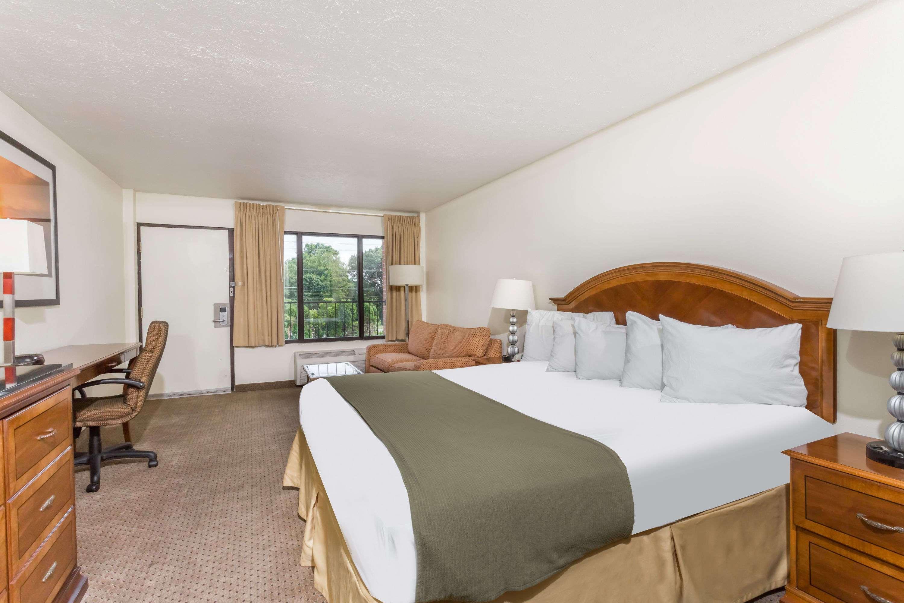 Days Inn By Wyndham Bedford Extérieur photo
