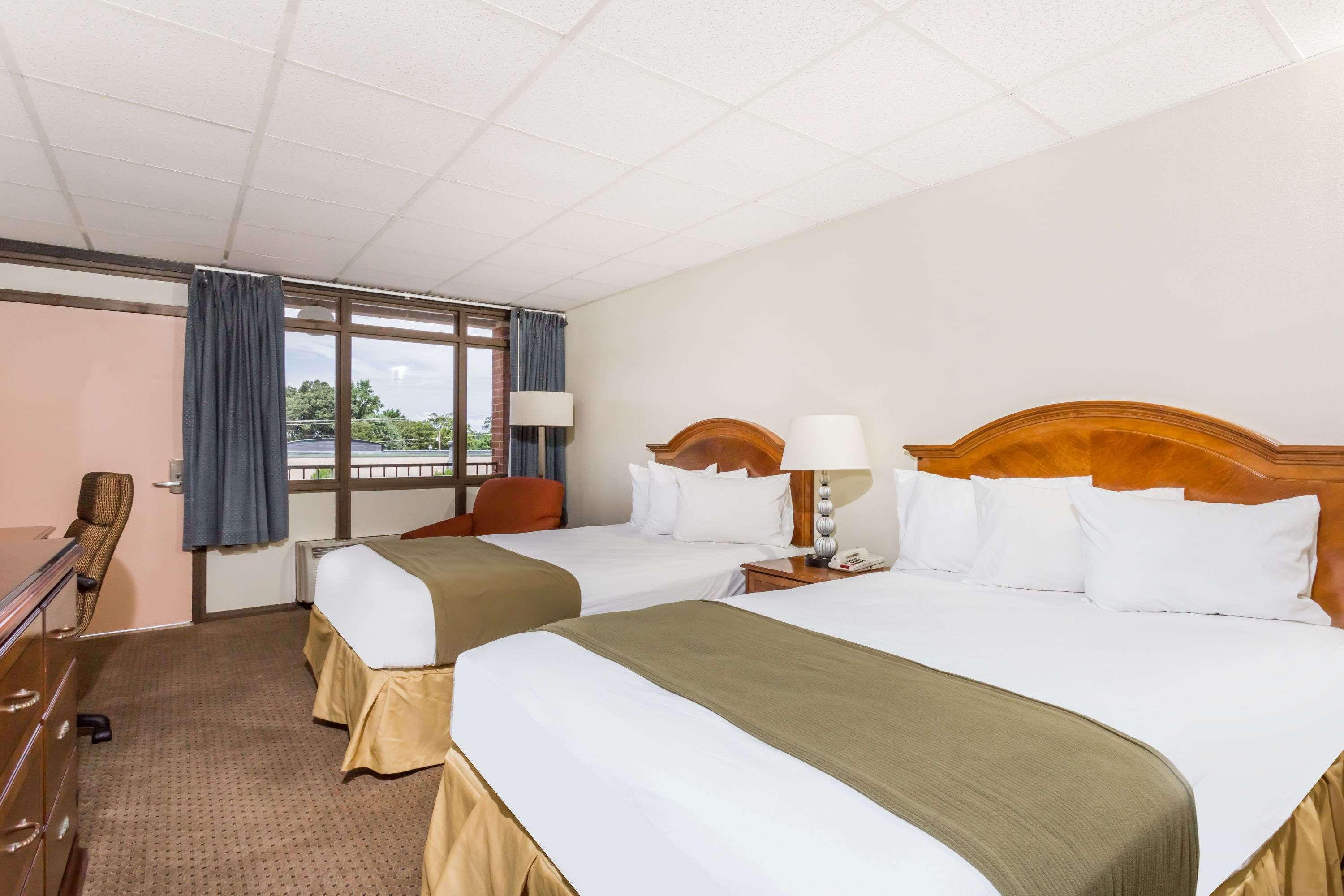 Days Inn By Wyndham Bedford Extérieur photo