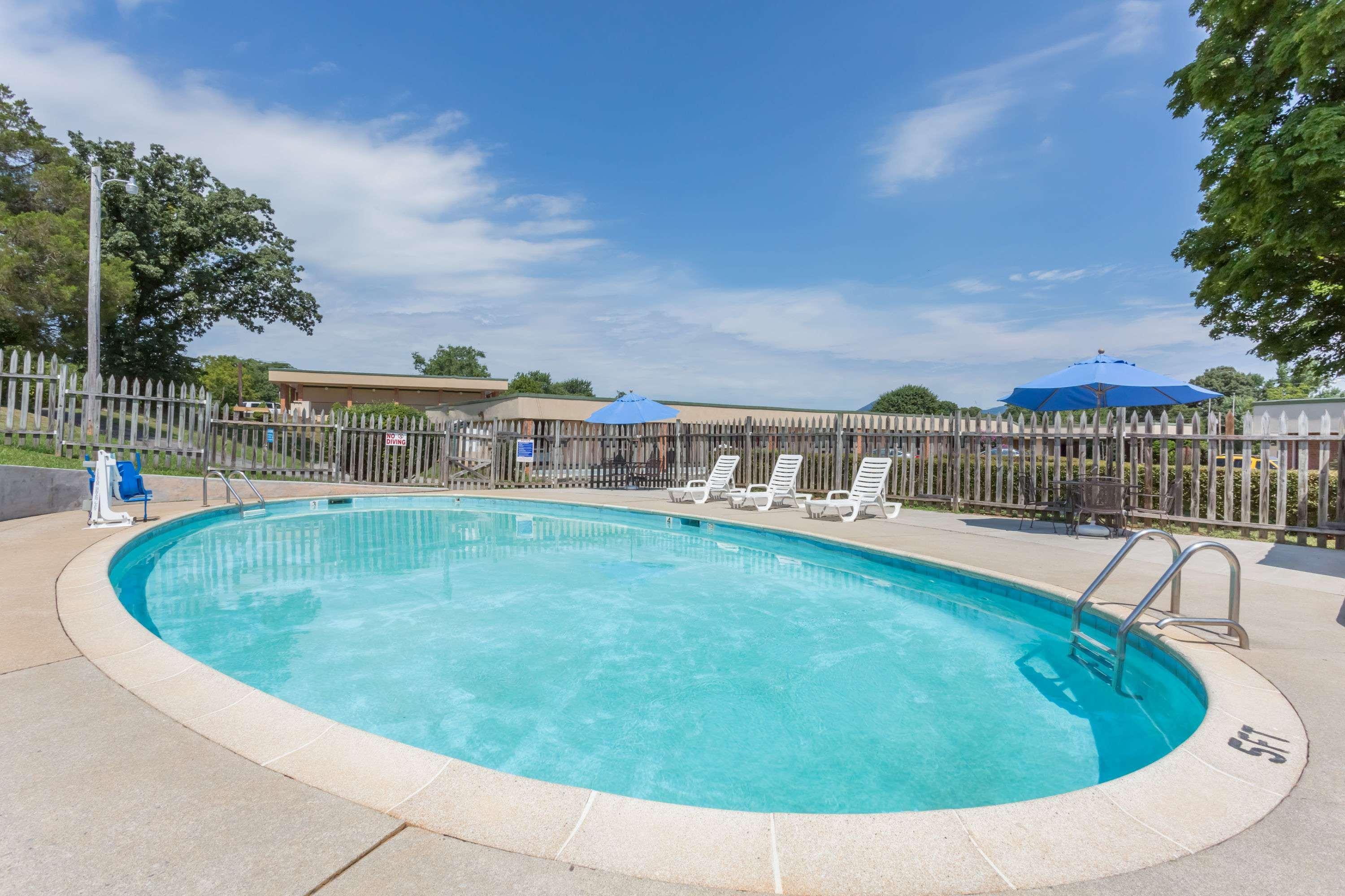 Days Inn By Wyndham Bedford Extérieur photo