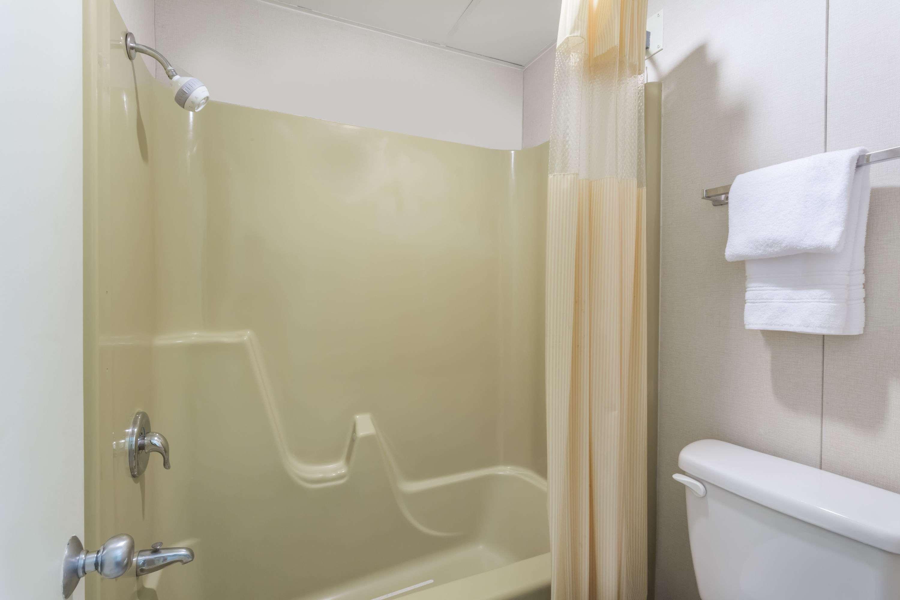 Days Inn By Wyndham Bedford Extérieur photo