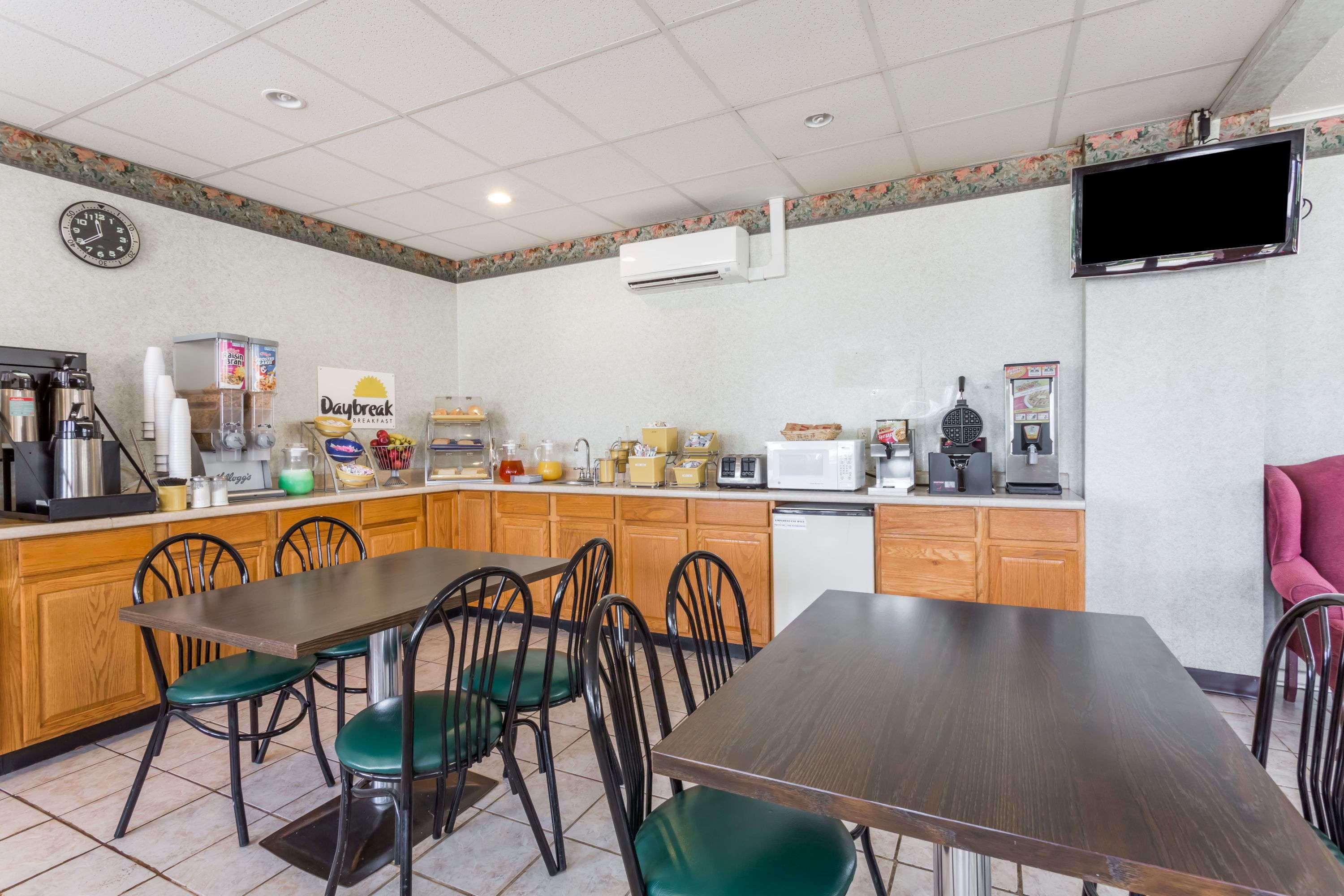 Days Inn By Wyndham Bedford Extérieur photo